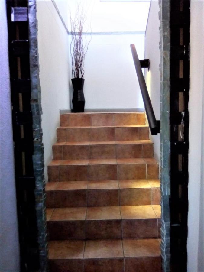 Bread And Barrel Guesthouse Bellville Ciudad del Cabo Exterior foto