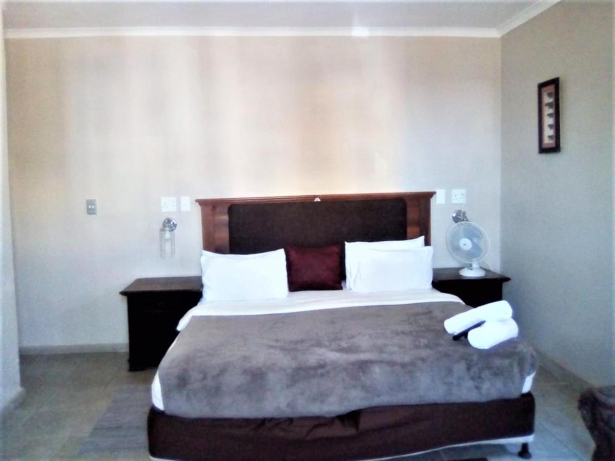 Bread And Barrel Guesthouse Bellville Ciudad del Cabo Exterior foto