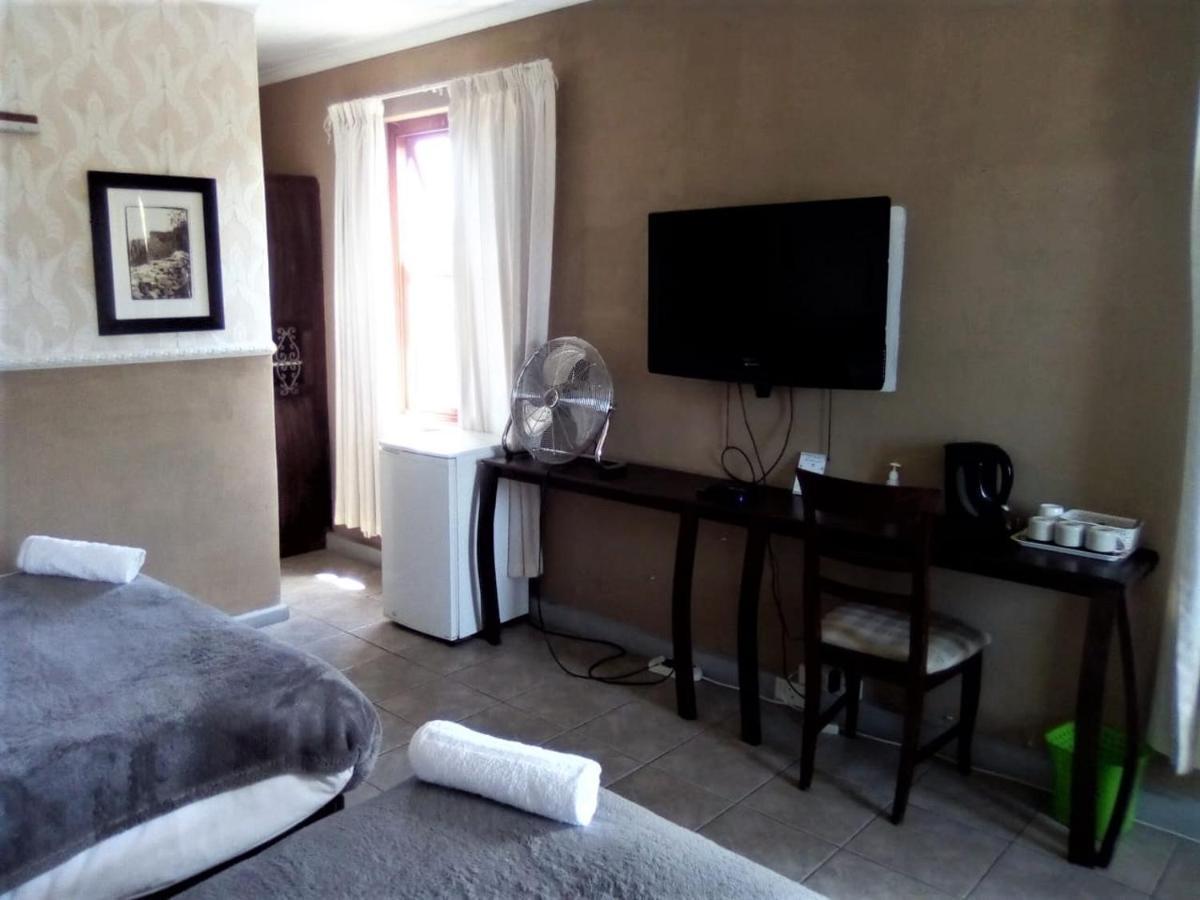 Bread And Barrel Guesthouse Bellville Ciudad del Cabo Exterior foto