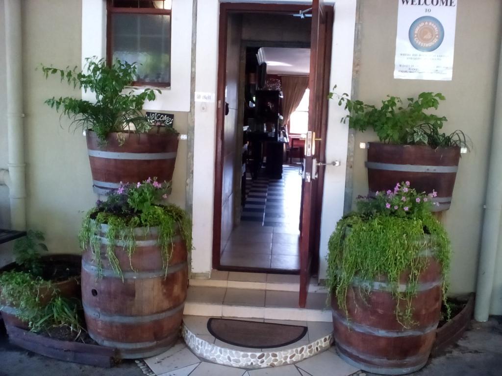 Bread And Barrel Guesthouse Bellville Ciudad del Cabo Exterior foto