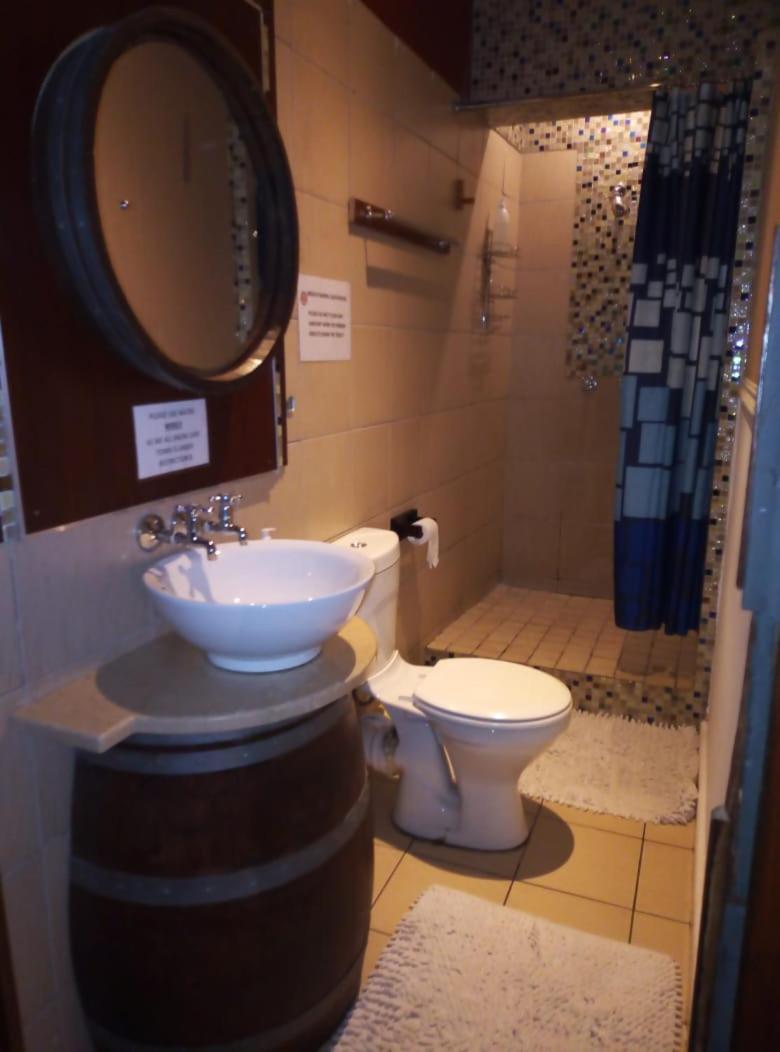 Bread And Barrel Guesthouse Bellville Ciudad del Cabo Exterior foto